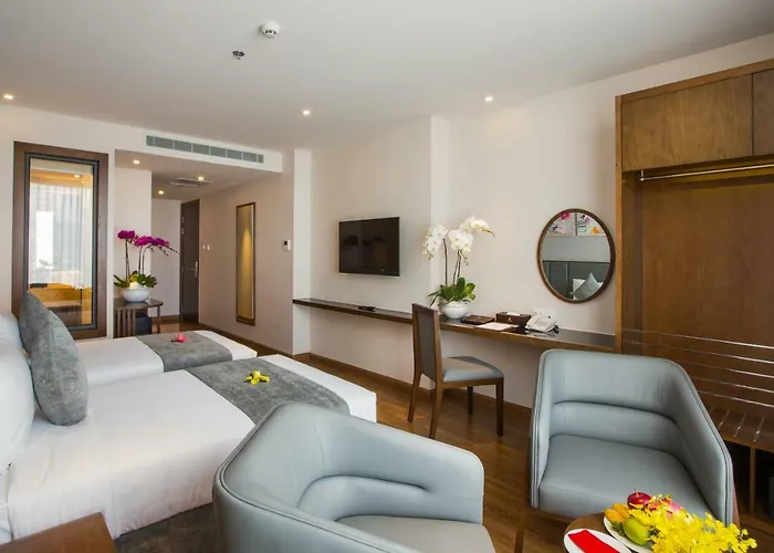 Deluxe Family Room with Pool View Free Pickup